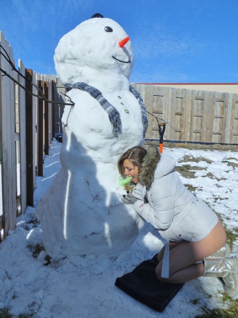 Порно снеговики и голые девушки фото